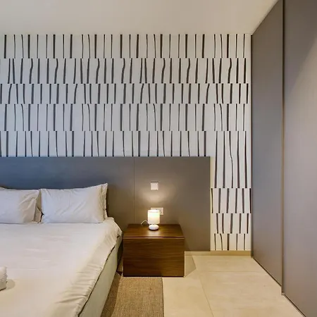 Luxury Living With Pool In Mercury Tower Apartment