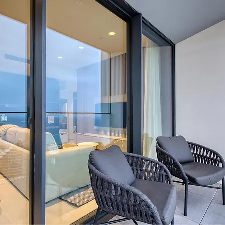 Luxury Living With Pool In Mercury Tower