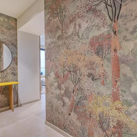 Luxury Living With Pool In Mercury Tower *