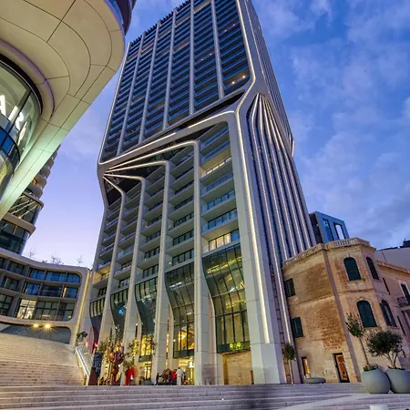 Luxury Living With Pool In Mercury Tower *