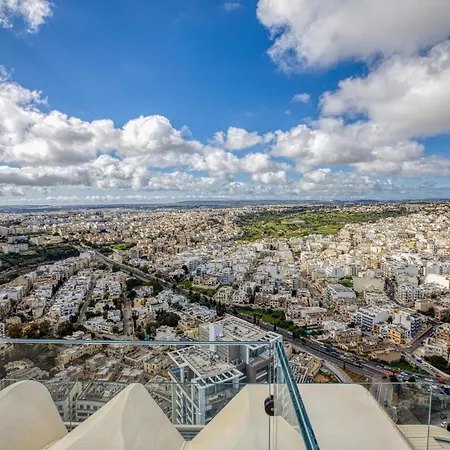 Luxury Living With Pool In Mercury Tower