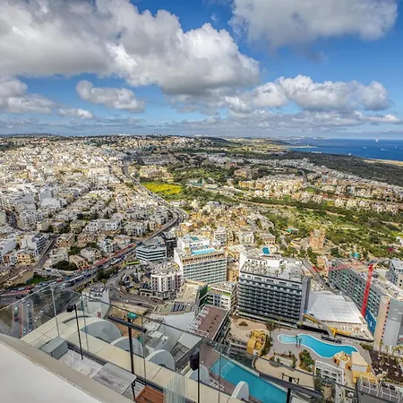 Luxury Living With Pool In Mercury Tower